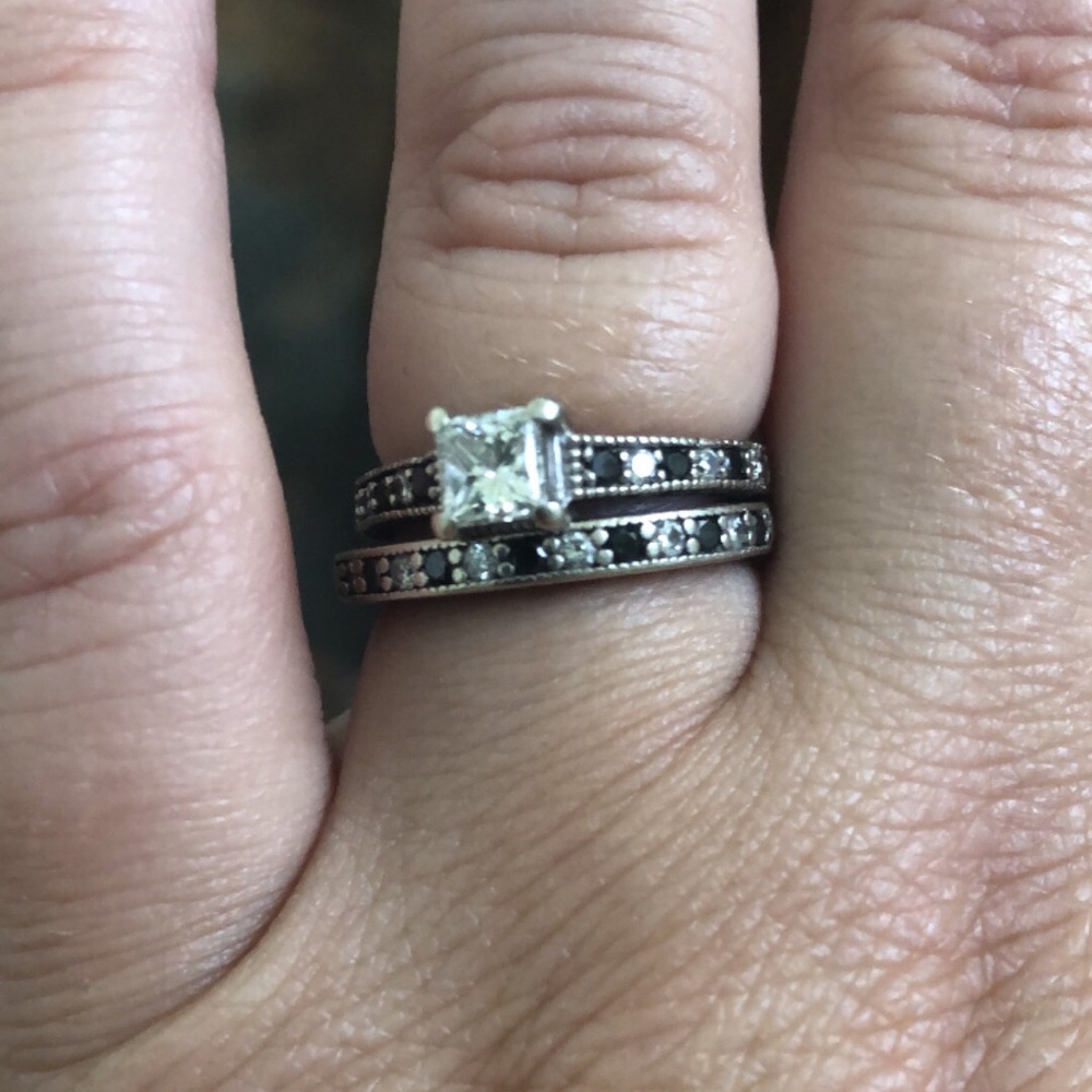 Engagement ring and wedding band set